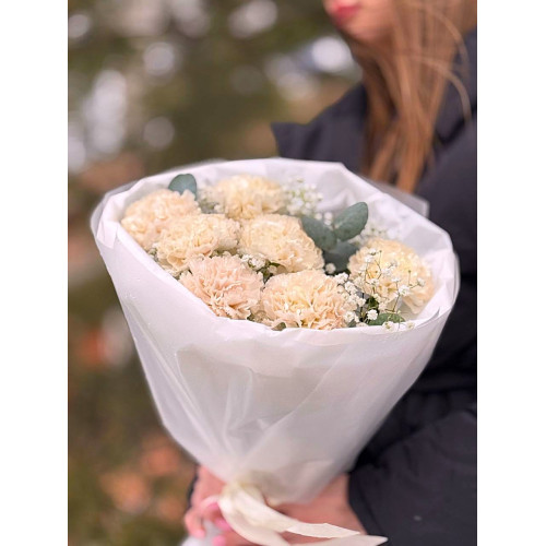 Букет из диантусов и гипсофилы Букет из диантусов и гипсофилы