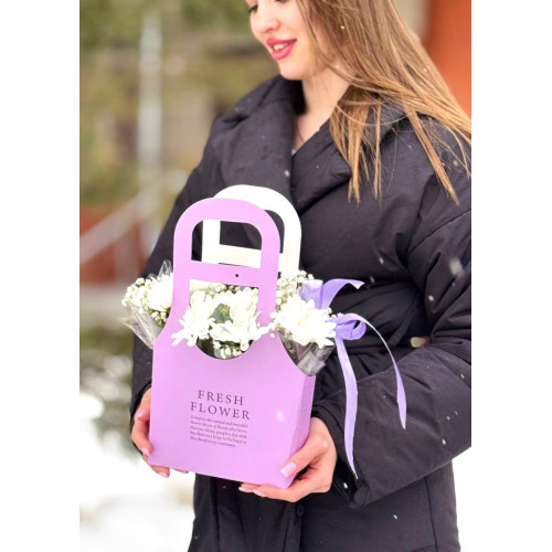 Сиреневая сумочка с белыми хризантемами Сиреневая сумочка с белыми хризантемами