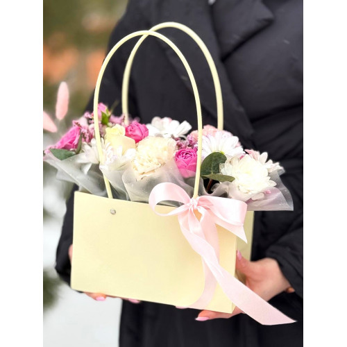 Цветочная композиция в сумочке Цветочная композиция в сумочке